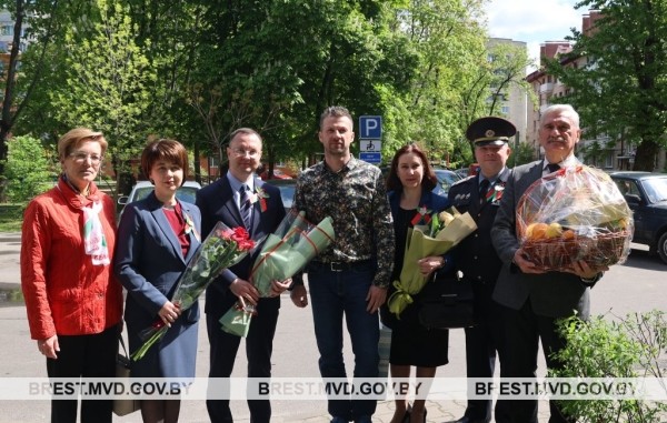 В Бресте вручили паспорт 100-летнему юбиляру В Бресте вручили паспорт 100-летнему юбиляру