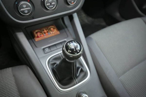 «Брал новым у дилера в 2009 году». Белорус показал VW Jetta 1.9 TDI, который до сих пор обслуживает у «официалов» «Брал новым у дилера в 2009 году». Белорус показал VW Jetta 1.9 TDI, который до сих пор обслуживает у «официалов»