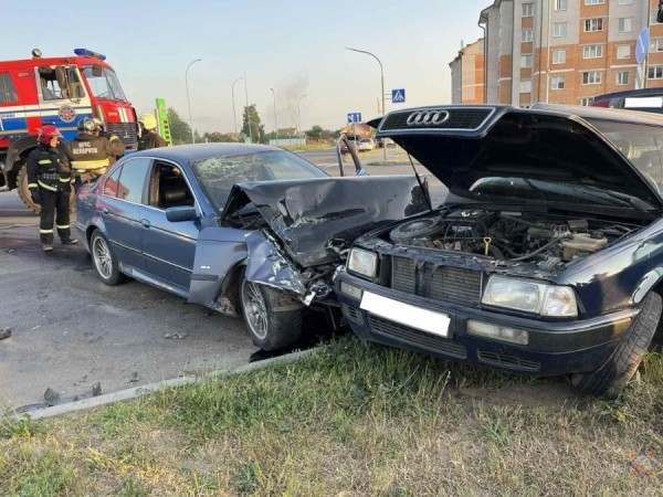 В Дрогичине работник МЧС в свободное от несения службы время оказал помощь пострадавшим в ДТП В Дрогичине работник МЧС в свободное от несения службы время оказал помощь пострадавшим в ДТП