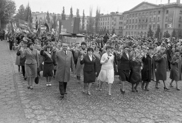 Мир! Труд! Май! Каким он был в предыдущие десятилетия? Воспоминания брестчан Мир! Труд! Май! Каким он был в предыдущие десятилетия? Воспоминания брестчан