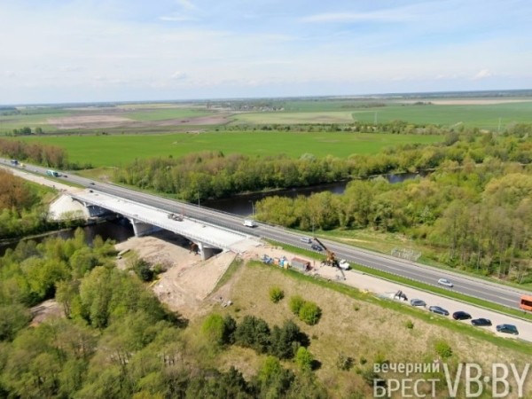Работы на «Бульковском» мосту на трассе М-1 планируют завершить к концу августа текущего года Работы на «Бульковском» мосту на трассе М-1 планируют завершить к концу августа текущего года