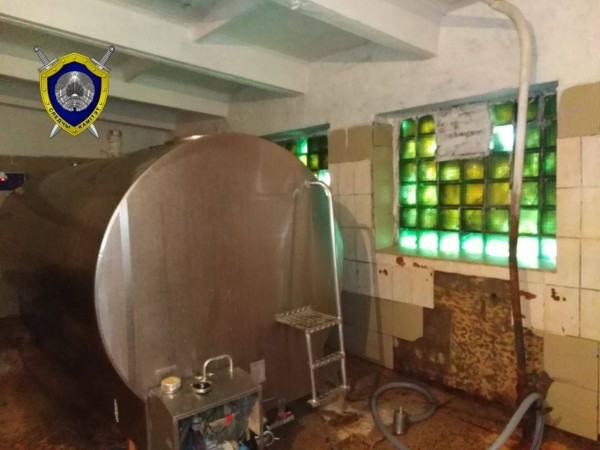 Белорус утонул в емкости с молоком Белорус утонул в емкости с молоком