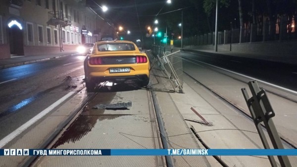 Каршеринговый Ford Mustang разбили в Минске Каршеринговый Ford Mustang разбили в Минске