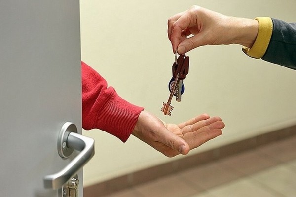 В Гомеле мужчина через месяц захотел съехать с квартиры, которую снял на год. А так можно?