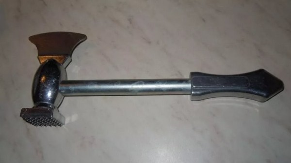 Угрожал кухонным топориком и ножом. Домашнего агрессора заключили под стражу в Барановичах Угрожал кухонным топориком и ножом. Домашнего агрессора заключили под стражу в Барановичах