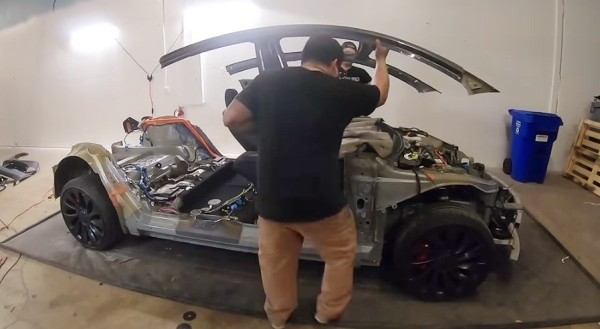 Ютубер полностью разобрал свою Tesla, чтобы узнать, насколько быстрее она поедет