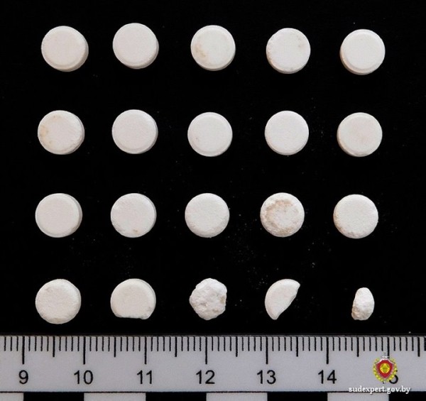 Угостилась клофелином – 5-летняя девочка добралась до бабушкиных таблеток и получила отравление Угостилась клофелином – 5-летняя девочка добралась до бабушкиных таблеток и получила отравление