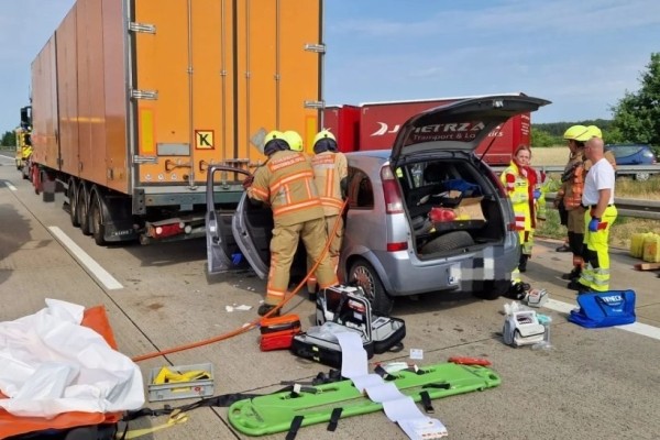Под Берлином спасатели вырезали из машины попавшего в ДТП белоруса