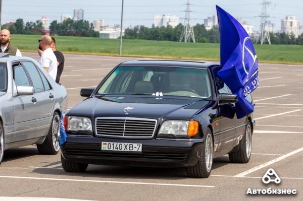 «Нет года выпуска, есть состояние». В Беларуси владельцы старых Mercedes собрались на большую встречу