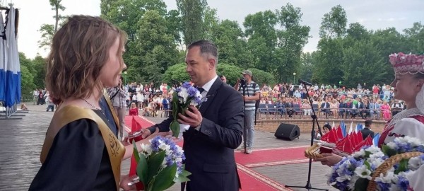 Праздник для выпускников «Алые паруса» прошел в Бресте