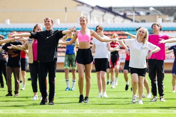 «Народная зарядка» прошла на стадионе «Брестский»