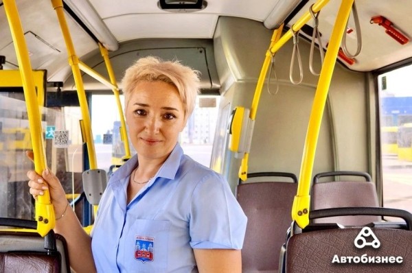 «Главное – не расслабиться и не уехать в закат». Воспитатель садика стала водителем автобуса