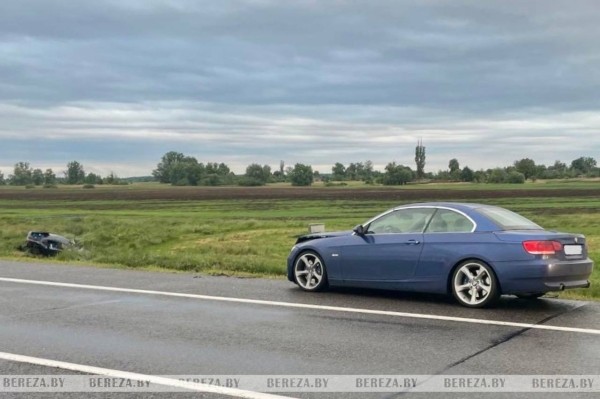 В Березовском районе автомобиль вылетел в кювет