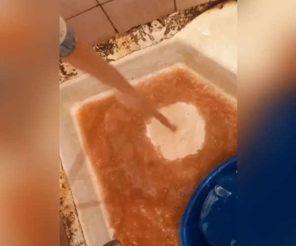 Кобринчане жалуются на «чай» из-под крана: что ответили Кобринрайводоканал и ЖКХ Кобринчане жалуются на «чай» из-под крана: что ответили Кобринрайводоканал и ЖКХ