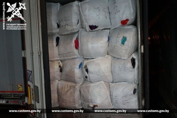 Брестские таможенники задержали на границе 40 тонн одежды из Германии и Польши Брестские таможенники задержали на границе 40 тонн одежды из Германии и Польши