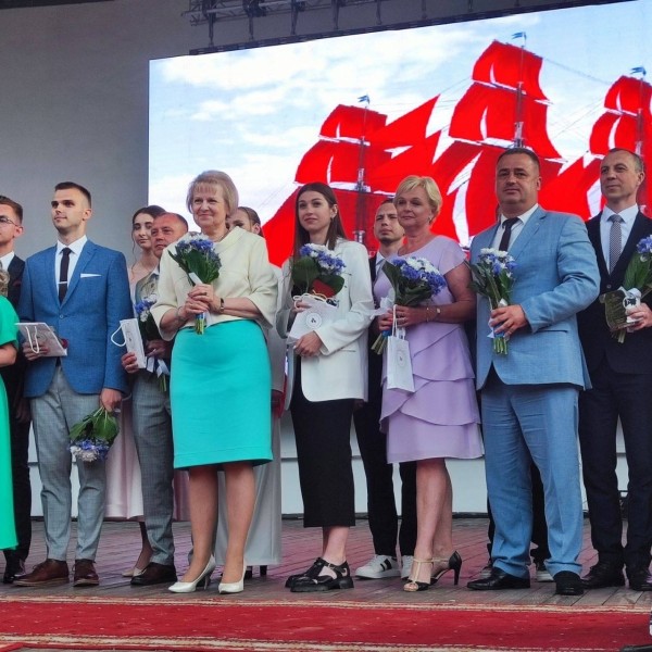 Праздник для выпускников «Алые паруса» прошел в Бресте