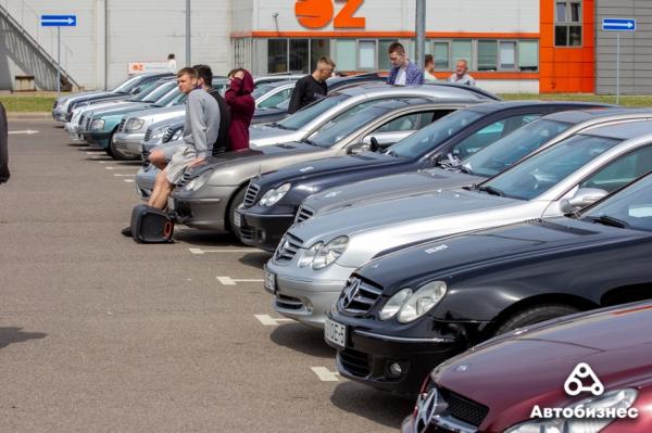 «Нет года выпуска, есть состояние». В Беларуси владельцы старых Mercedes собрались на большую встречу
