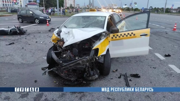 Попавший в жуткую аварию в Гомеле мотоциклист умер в больнице