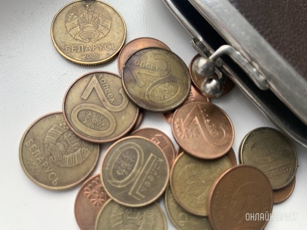 В Беларуси посчитали медианную зарплату – смотрим на цифры