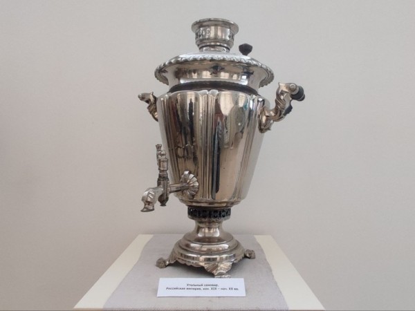 В Бресте открылась выставка «У самовара»