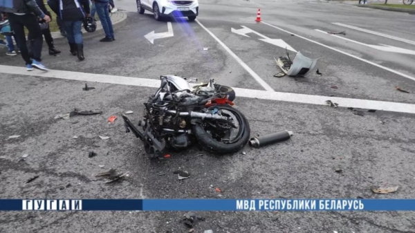 Попавший в жуткую аварию в Гомеле мотоциклист умер в больнице