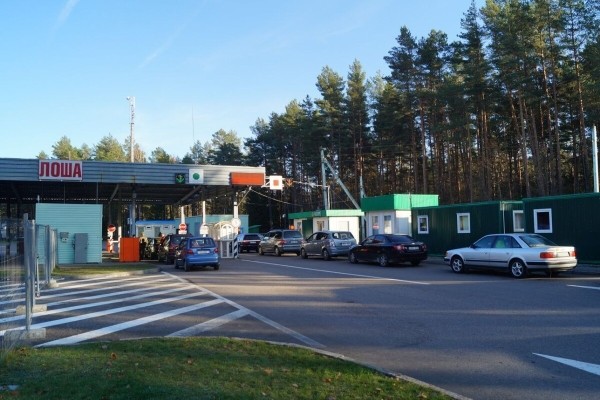 «Наши пожилые водители почти все в разводе». Пообщались с дальнобойщиками на белорусско-литовской границе