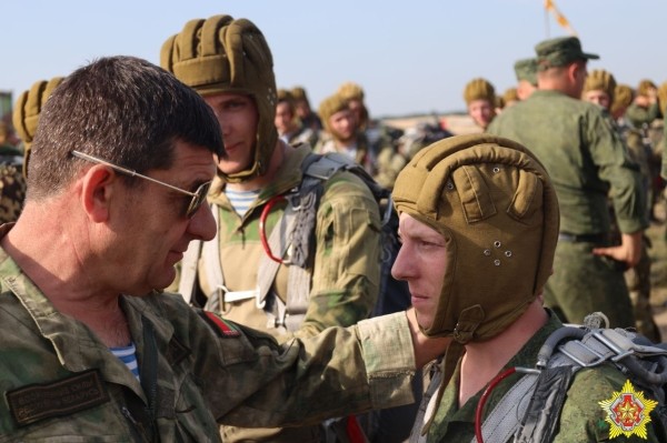 На базе 38-й Брестской отдельной десантно-штурмовой бригады проходит пятидневный сбор с офицерами-выпускниками