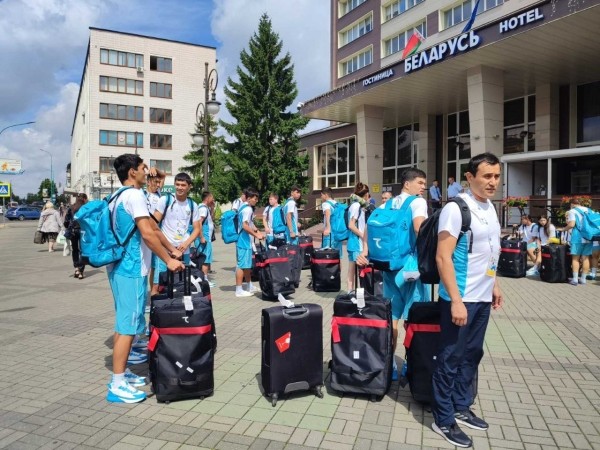 «Спасибо за организацию Игр стран СНГ». Сборную Узбекистана по гандболу тепло встретили в Бресте