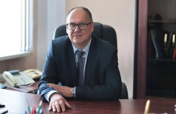 Первый заместитель начальника Брестского отделения БЖД Геннадий Азаренков: «Железного занавеса» на границе пока нет и, надеемся, не будет» Первый заместитель начальника Брестского отделения БЖД Геннадий Азаренков: «Железного занавеса» на границе пока нет и, надеемся, не будет»