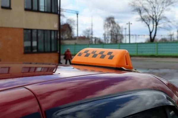 Цены на такси вырастут? Что сами таксисты думают о новом законе