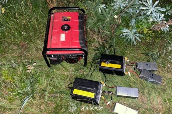 Литовцы сбили дрон, а сморгонские пограничники задержали тех, кто его запускал Литовцы сбили дрон, а сморгонские пограничники задержали тех, кто его запускал