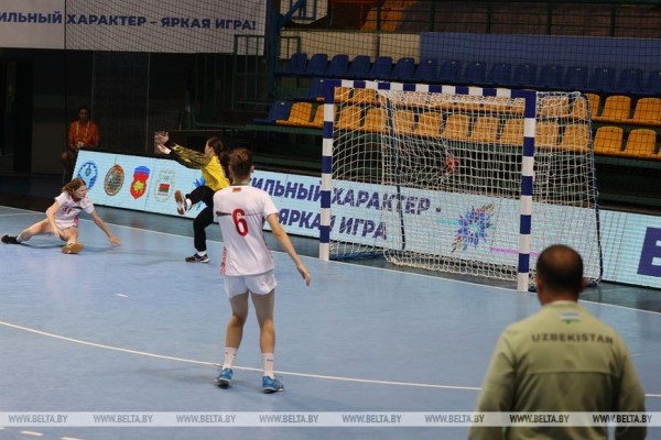 Белорусские гандболистки победно стартовали на II Играх стран СНГ Белорусские гандболистки победно стартовали на II Играх стран СНГ
