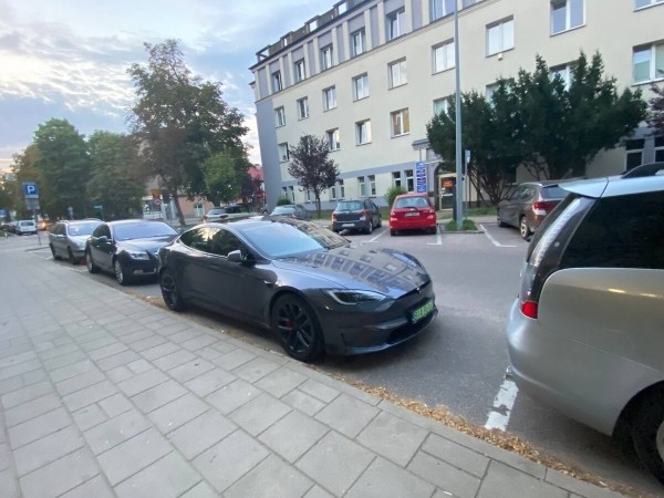 Белорусы, которые сменили белорусскую прописку на польскую, рассказали, в какую сумму обходится им обслуживание авто в соседней стране