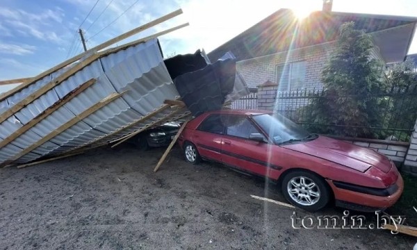 В Брестском районе гроза обесточила 14 населенных пунктов, с трех домов сорвало крыши В Брестском районе гроза обесточила 14 населенных пунктов, с трех домов сорвало крыши