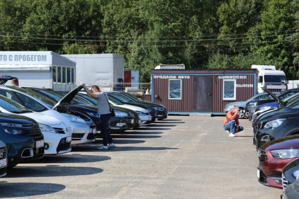 Белорусы стали больше покупать «бэушку» в кредит. Что выбирают и сколько платят? Белорусы стали больше покупать «бэушку» в кредит. Что выбирают и сколько платят?