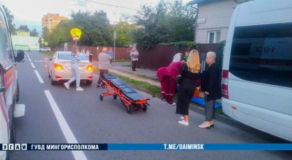 Ребенок выбежал из-за стоящего автомобиля, и водитель не успел среагировать. Видео