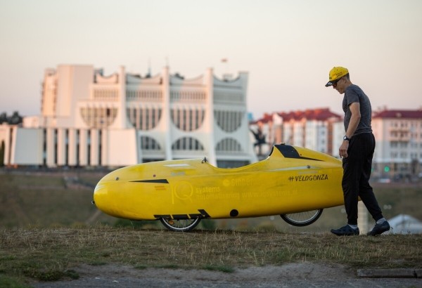 Крути педали! Белорус купил в Голландии веломобиль и вернулся на нём в Беларусь, проехав 1 600 км Крути педали! Белорус купил в Голландии веломобиль и вернулся на нём в Беларусь, проехав 1 600 км