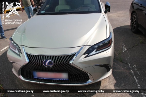 Семь недешевых авто пытались ввезти в Беларусь, занизив стоимость почти в два раза Семь недешевых авто пытались ввезти в Беларусь, занизив стоимость почти в два раза