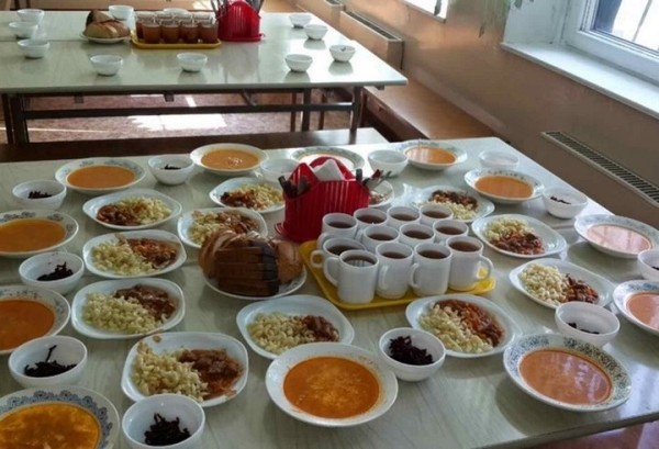 Президент потребовал не превращать школьные столовые в рестораны и рационально организовывать питание Президент потребовал не превращать школьные столовые в рестораны и рационально организовывать питание