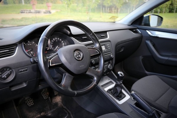 «Год назад был полный облив за $2 500». Белорус о владении 10-летней Skoda Octavia «Год назад был полный облив за $2 500». Белорус о владении 10-летней Skoda Octavia