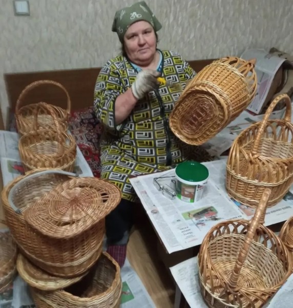 «Лисичек сдавали на 800 рублей, черники – на 1000, корзин продали на 3 тысячи». Как семья подрабатывает на дарах природы «Лисичек сдавали на 800 рублей, черники – на 1000, корзин продали на 3 тысячи». Как семья подрабатывает на дарах природы