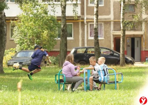 В три года весил 7 кг и спал в углу, как собака. Стали известны подробности о семье, в которой родители убили своего сына в Слуцке