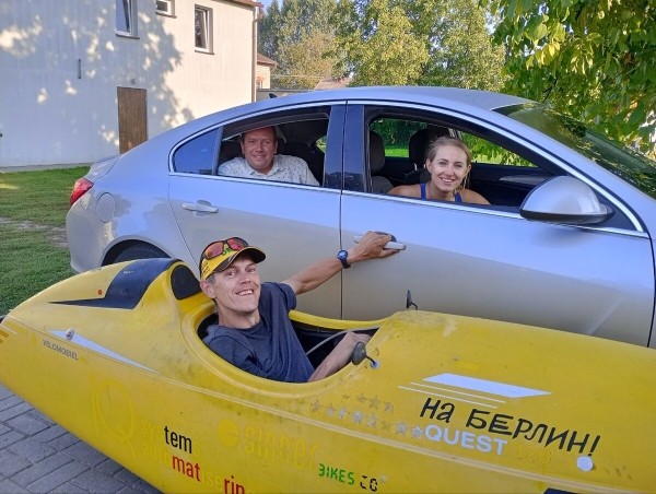 Крути педали! Белорус купил в Голландии веломобиль и вернулся на нём в Беларусь, проехав 1 600 км Крути педали! Белорус купил в Голландии веломобиль и вернулся на нём в Беларусь, проехав 1 600 км