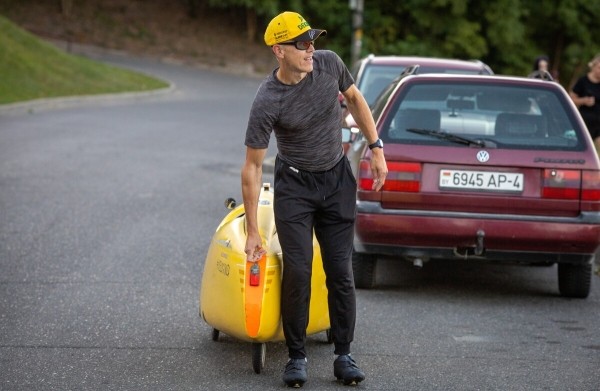 Крути педали! Белорус купил в Голландии веломобиль и вернулся на нём в Беларусь, проехав 1 600 км Крути педали! Белорус купил в Голландии веломобиль и вернулся на нём в Беларусь, проехав 1 600 км