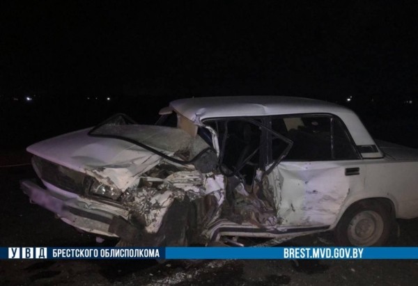 В Столинском районе произошло серьезное ДТП. Водитель автомобиля «ВАЗ» госпитализирован