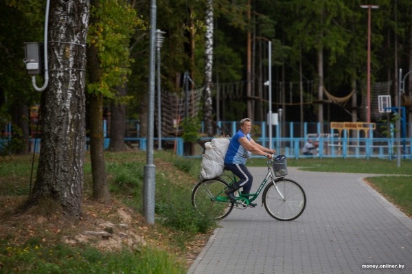 «Сосед-атомщик получил 7000 рублей». Чем живет Островец, который обогнал Минск по средней зарплате «Сосед-атомщик получил 7000 рублей». Чем живет Островец, который обогнал Минск по средней зарплате