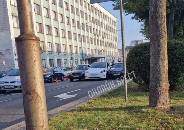 Как в Бресте Tesla попала в ДТП? Стали известны подробности