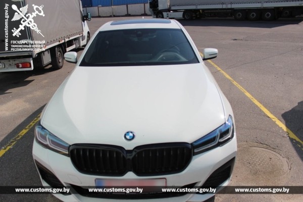 Семь недешевых авто пытались ввезти в Беларусь, занизив стоимость почти в два раза Семь недешевых авто пытались ввезти в Беларусь, занизив стоимость почти в два раза