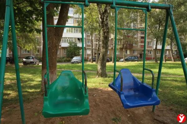 В три года весил 7 кг и спал в углу, как собака. Стали известны подробности о семье, в которой родители убили своего сына в Слуцке