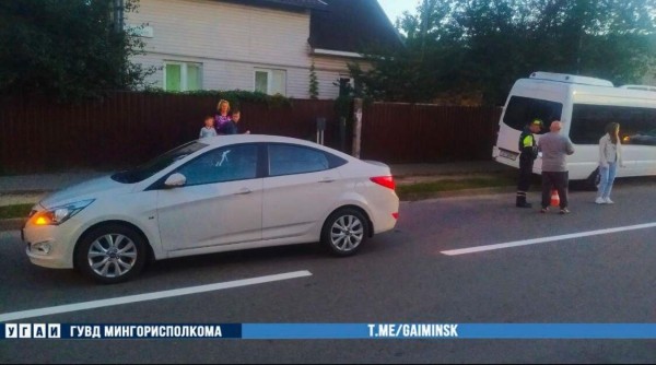 Ребенок выбежал из-за стоящего автомобиля, и водитель не успел среагировать. Видео